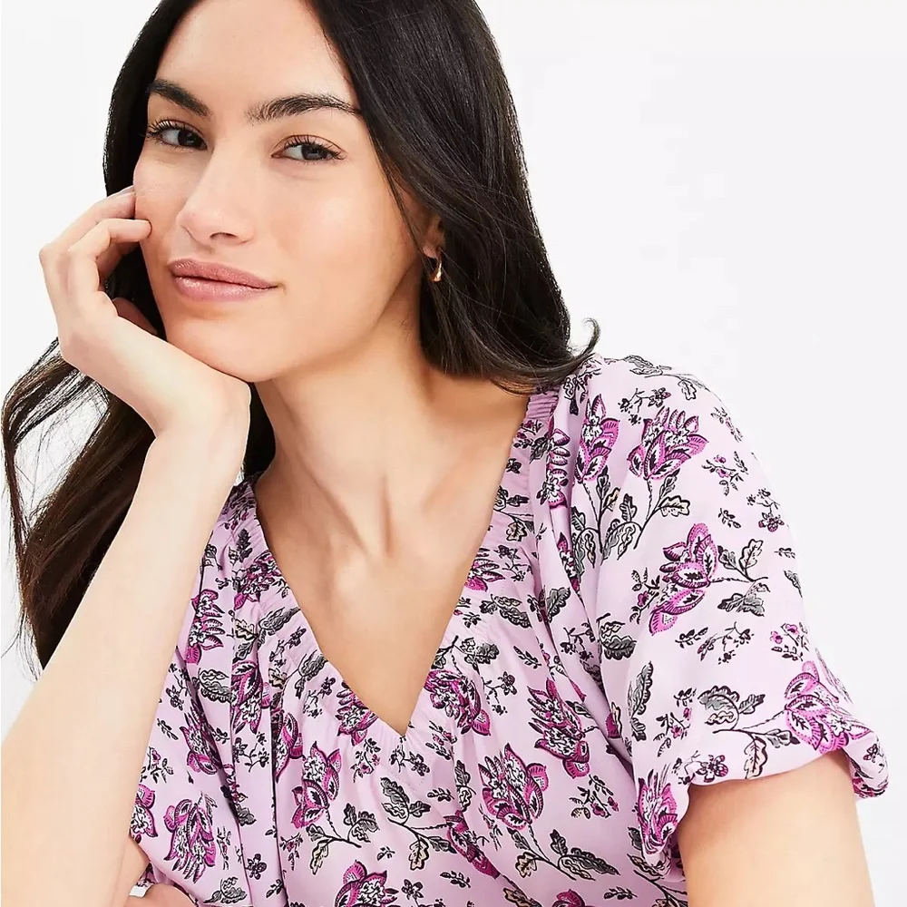 NWT  LOFT  Pink & Purple Floral Mixed Media V-Neck Top - XS - Picture 2 of 7